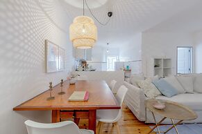 Bright & Spacious Alfama Typical Apartment, By TimeCooler