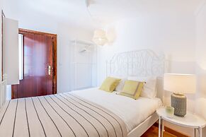 Light Filled Typical Apartment at Alfama, By TimeCooler