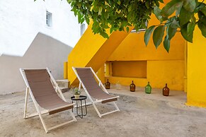 Bright & Spacious W/ Orange Tree Patio Apartment by TimeCooler