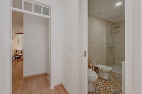 Bright & Spacious W/ Orange Tree Patio Apartment by TimeCooler