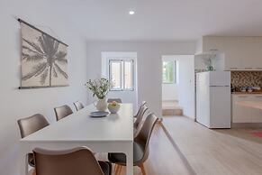 Bright & Spacious W/ Orange Tree Patio Apartment by TimeCooler