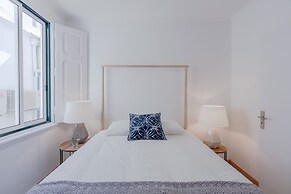 Bright & Spacious W/ Orange Tree Patio Apartment by TimeCooler