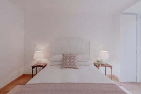 Bright & Spacious W/ Orange Tree Patio Apartment by TimeCooler