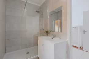 Bright & Spacious W/ Orange Tree Patio Apartment by TimeCooler