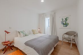 Bright & Spacious W/ Orange Tree Patio Apartment by TimeCooler