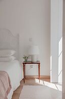 Bright & Spacious W/ Orange Tree Patio Apartment by TimeCooler