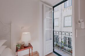 Bright & Spacious W/ Orange Tree Patio Apartment by TimeCooler