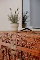 Bright & Spacious W/ Orange Tree Patio Apartment by TimeCooler