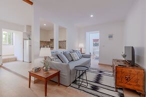 Bright & Spacious W/ Orange Tree Patio Apartment by TimeCooler