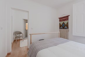 Bright & Spacious W/ Orange Tree Patio Apartment by TimeCooler