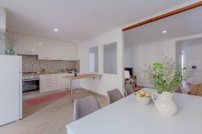 Bright & Spacious W/ Orange Tree Patio Apartment by TimeCooler