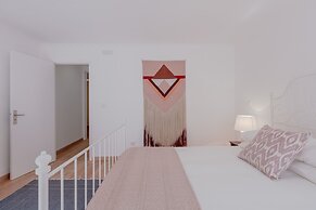 Bright & Spacious W/ Orange Tree Patio Apartment by TimeCooler