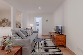 Bright & Spacious W/ Orange Tree Patio Apartment by TimeCooler