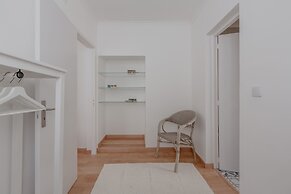 Bright & Spacious W/ Orange Tree Patio Apartment by TimeCooler