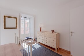 Bright & Spacious W/ Orange Tree Patio Apartment by TimeCooler