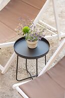 Bright & Spacious W/ Orange Tree Patio Apartment by TimeCooler