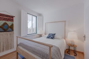 Bright & Spacious W/ Orange Tree Patio Apartment by TimeCooler