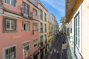 Bright & Spacious W/ Orange Tree Patio Apartment by TimeCooler