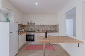 Bright & Spacious W/ Orange Tree Patio Apartment by TimeCooler