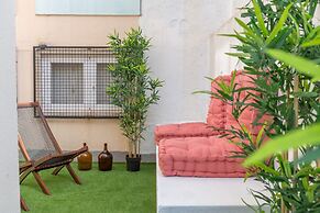 Sunny Apartment with Patio, By TimeCooler
