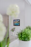 Sunny Apartment with Patio, By TimeCooler