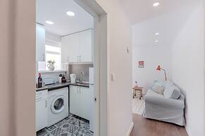 Sunny Apartment with Patio, By TimeCooler