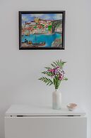 Sunny Apartment with Patio, By TimeCooler