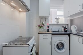 Sunny Apartment with Patio, By TimeCooler