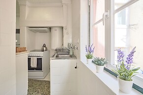 Alfama Light-Filled Apartment, By TimeCooler