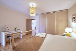 Renovated and Spacious Duplex Apartment With Patio, By TimeCooler