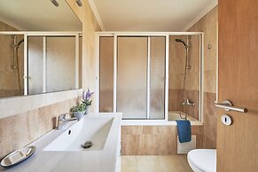 Renovated and Spacious Duplex Apartment With Patio, By TimeCooler