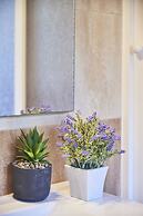 Renovated and Spacious Duplex Apartment With Patio, By TimeCooler