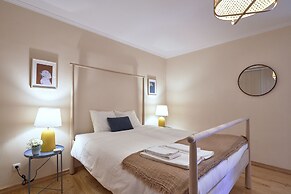 Renovated and Spacious Duplex Apartment With Patio, By TimeCooler