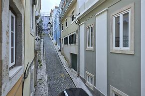 Renovated and Spacious Duplex Apartment With Patio, By TimeCooler