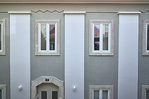 Renovated and Spacious Duplex Apartment With Patio, By TimeCooler