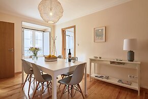 Renovated and Spacious Duplex Apartment With Patio, By TimeCooler