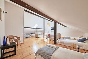 Renovated and Spacious Duplex Apartment With Patio, By TimeCooler