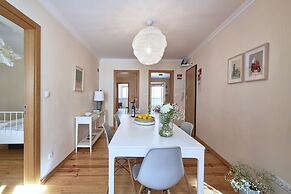 Renovated and Spacious Duplex Apartment With Patio, By TimeCooler