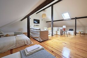 Renovated and Spacious Duplex Apartment With Patio, By TimeCooler