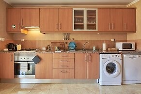 Renovated and Spacious Duplex Apartment With Patio, By TimeCooler