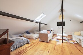 Renovated and Spacious Duplex Apartment With Patio, By TimeCooler