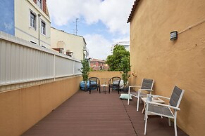 Renovated and Spacious Duplex Apartment With Patio, By TimeCooler