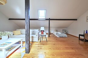 Renovated and Spacious Duplex Apartment With Patio, By TimeCooler