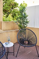 Renovated and Spacious Duplex Apartment With Patio, By TimeCooler