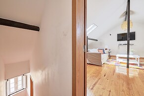 Renovated and Spacious Duplex Apartment With Patio, By TimeCooler