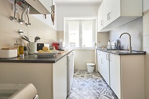 Belém Light Filled Apartment, By TimeCooler