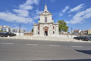 Belém Light Filled Apartment, By TimeCooler