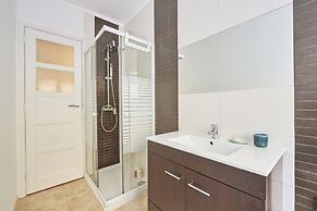 Belém Light Filled Apartment, By TimeCooler