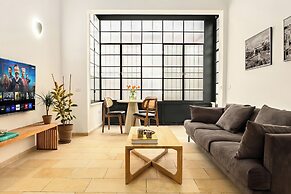 Modern-Rustic Haven in the City by Sea N Rent