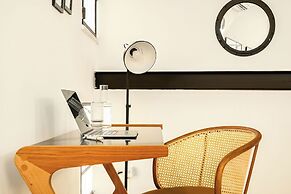 Modern-Rustic Haven in the City by Sea N Rent